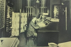 1900 - Employee